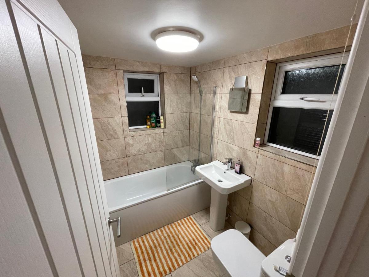2 Bedroom Cottage Gloucester City Center ภายนอก รูปภาพ