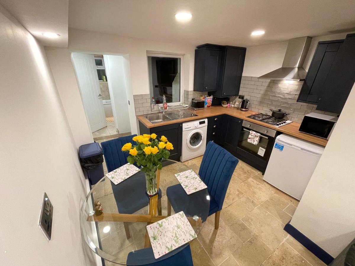 2 Bedroom Cottage Gloucester City Center ภายนอก รูปภาพ