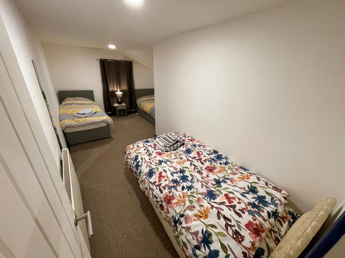 2 Bedroom Cottage Gloucester City Center ภายนอก รูปภาพ